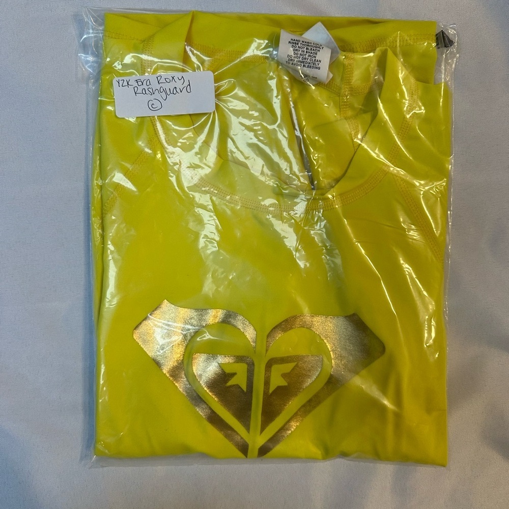 Y2K Era Roxy Rashguard - Picture 9 of 9